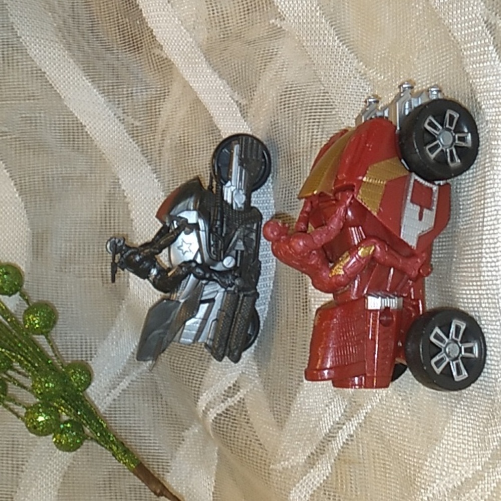 2- 2015 HASBRO MARVEL AVENGERS Age Of Ultron Ironman ATV & Motorcycle
